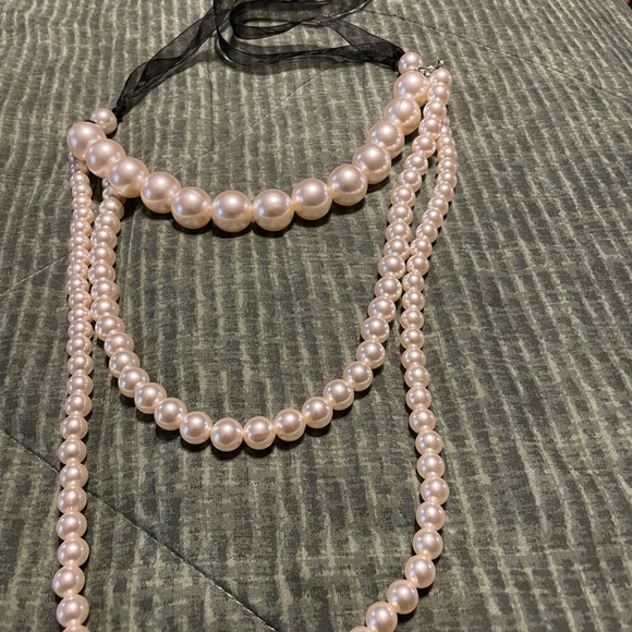 Tri string pearl necklace - Picture 3 of 7